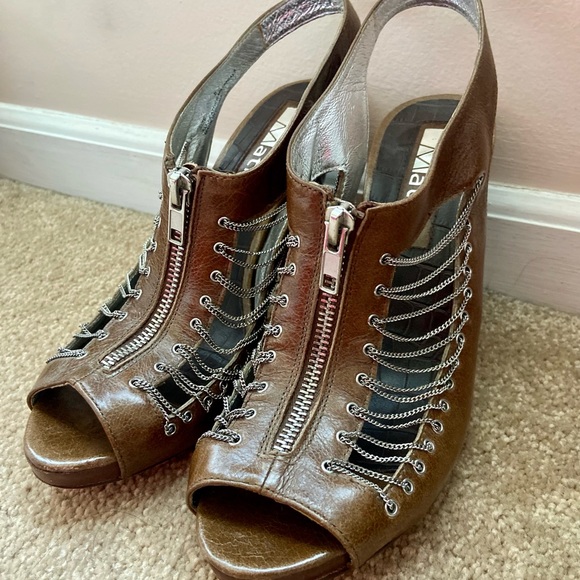 Genuine Leather Matiko Heels in size 8. Edgy style. Excellent condition. - Picture 4 of 7